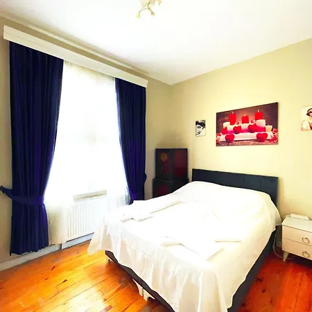Hkn Large Four-bedroom House In A Location Istanbul