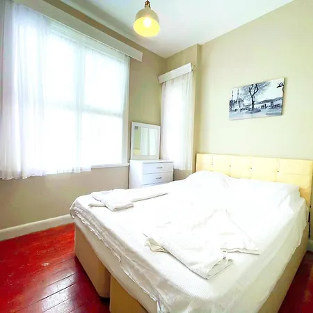 Hkn Large Four-bedroom House In A Location Istanbul
