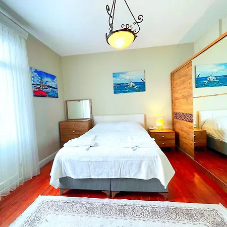Hkn Large Four-bedroom House In A Location *