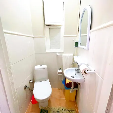 Hkn Large Four-bedroom House In A Location *